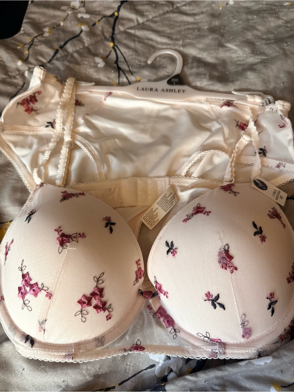 Laura Ashley Cream Floral Lightly Padded Bra 36B